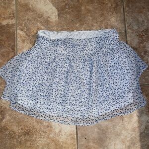cute mini skirt with little blue flowers!